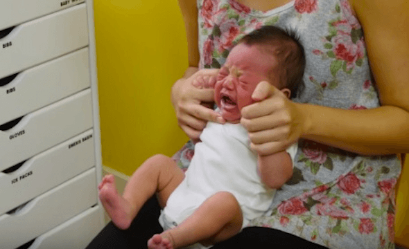 小児科医が教える！夜泣きが止まらない赤ちゃんが一瞬で泣き止む方法がすごすぎる！ 100テク