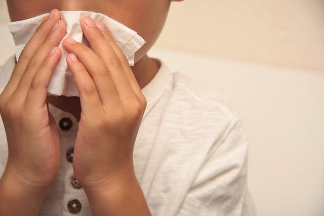 黄色い鼻水は何を意味するのでしょうか?